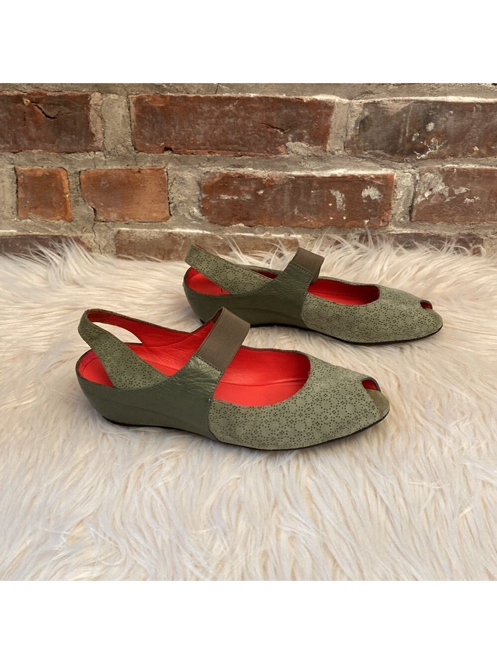 Pas de Rouge Silvia Green Wedge Peep Toe Sandals, Size 7.5